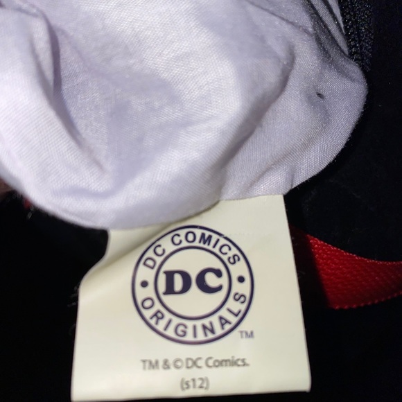 Wonder Woman Pop! Back Pack and cube plush - Picture 5 of 6